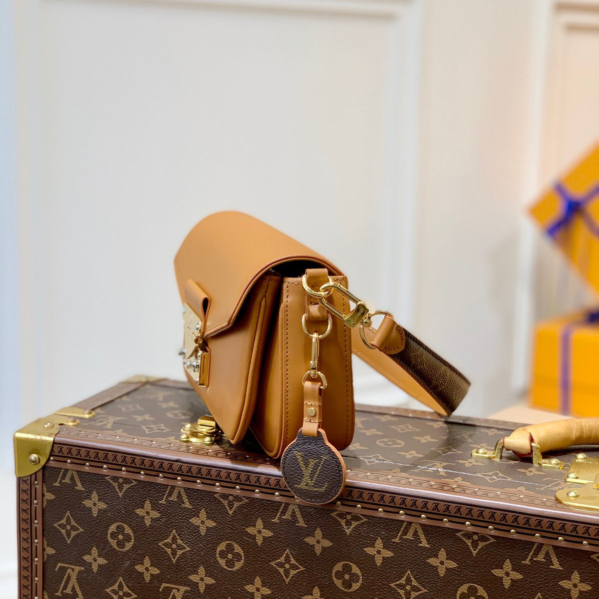 LOU SWING BAG