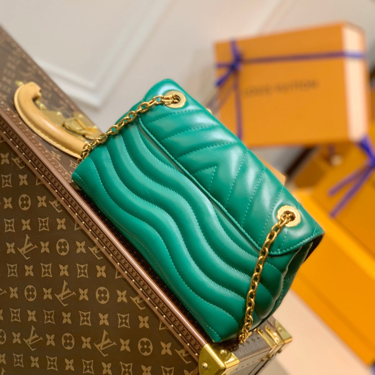 LOU NEW WAVE CHAIN BAG