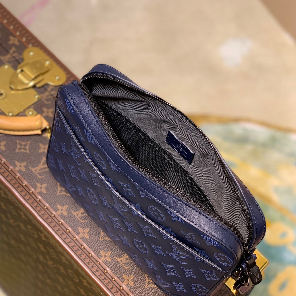LOU DUO MESSENGER BAG