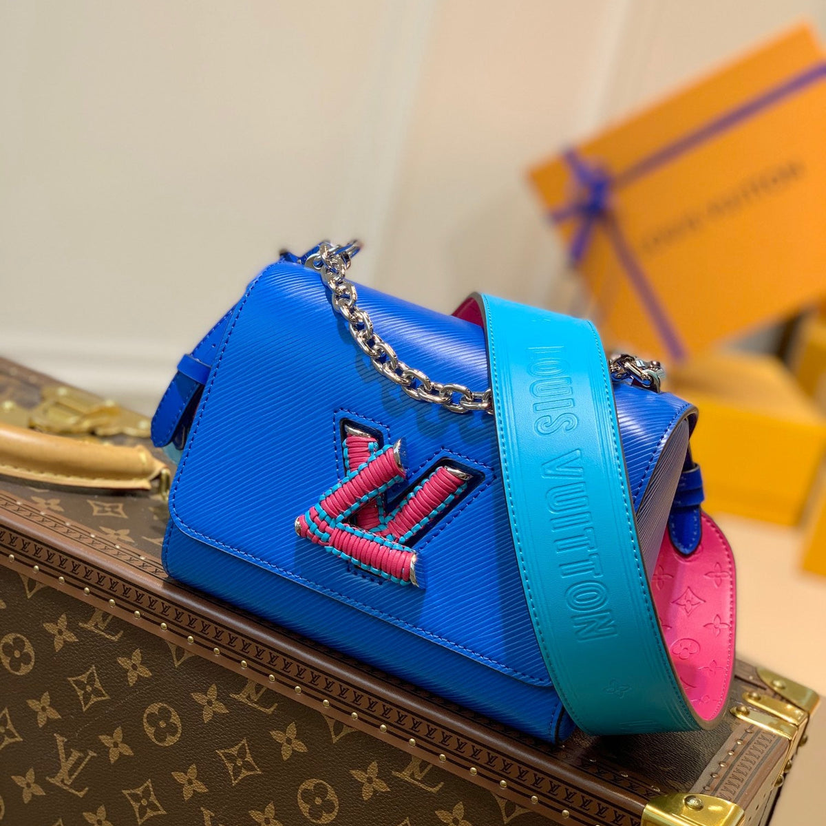 LOU TWIST PM BAG