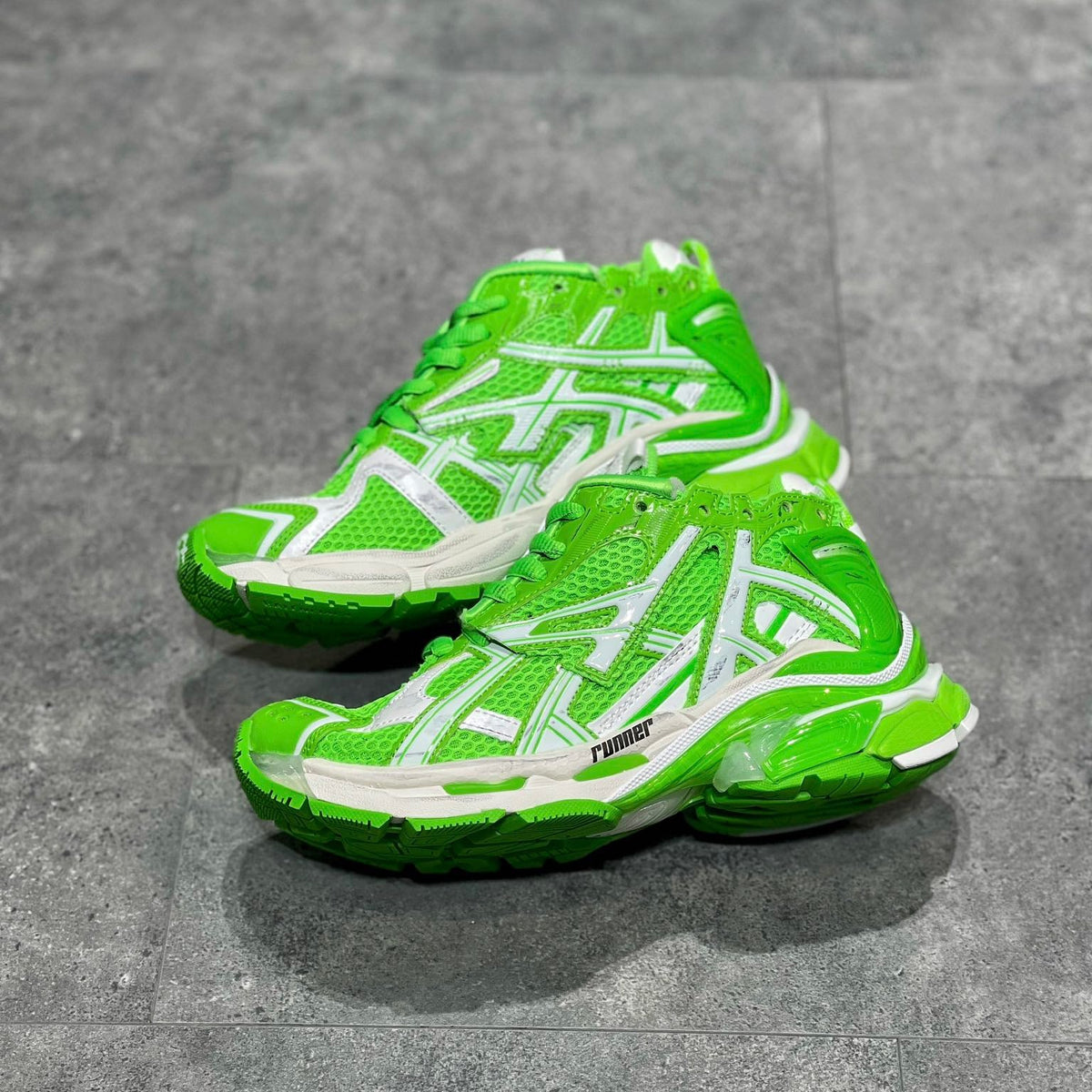 BAL RUNNER TRAINERS