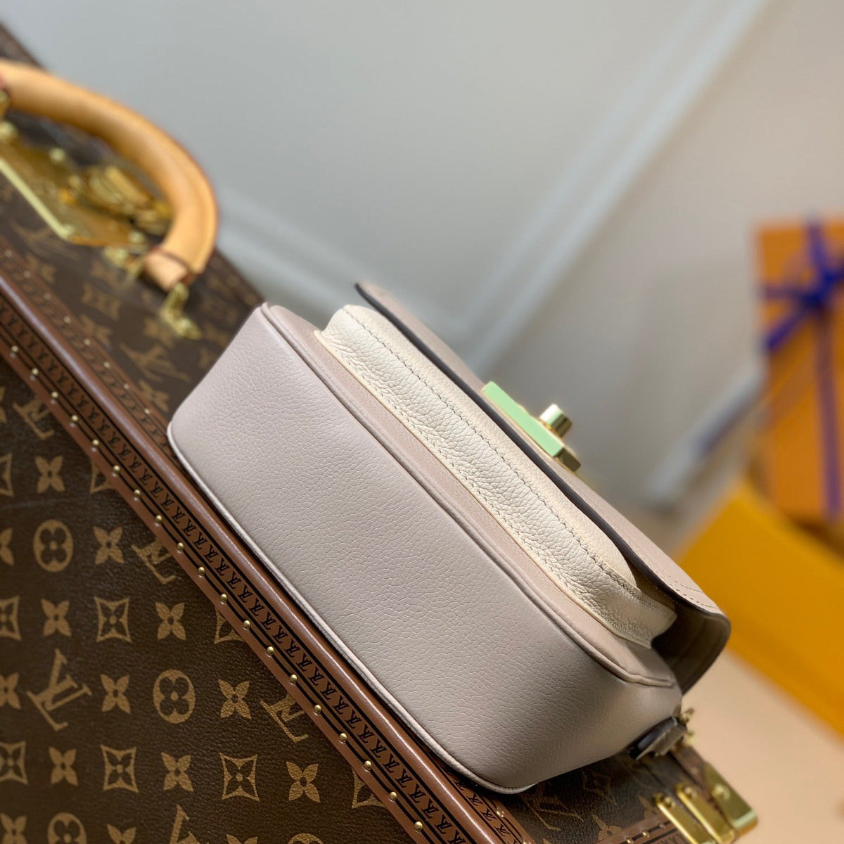 LOU LOCKME TENDER BAG