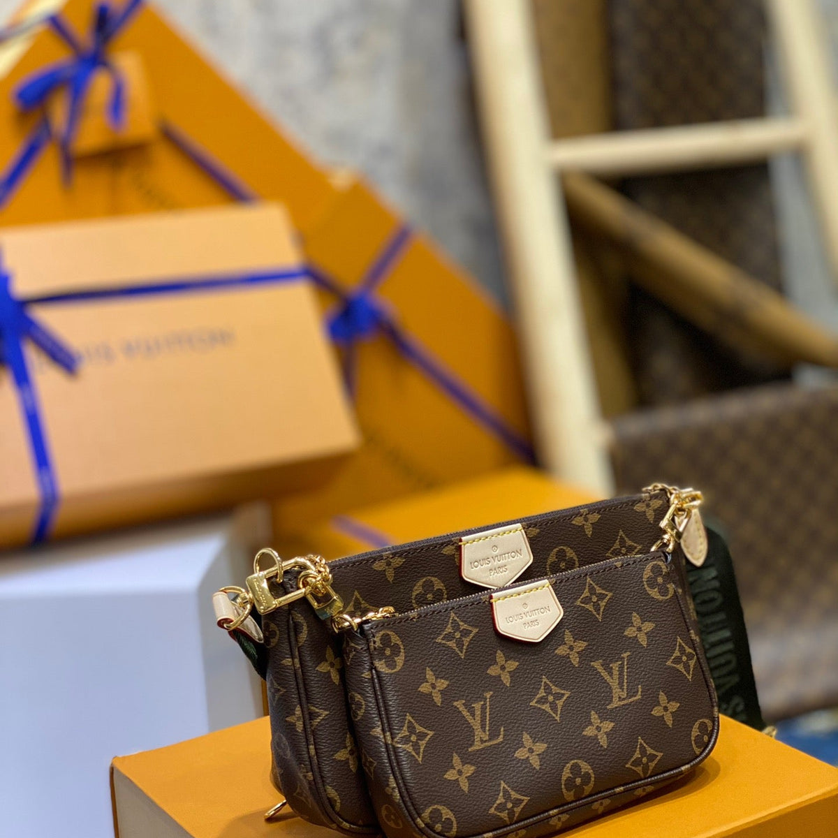 LOU MULTI POCHETTE ACCESSOIRES