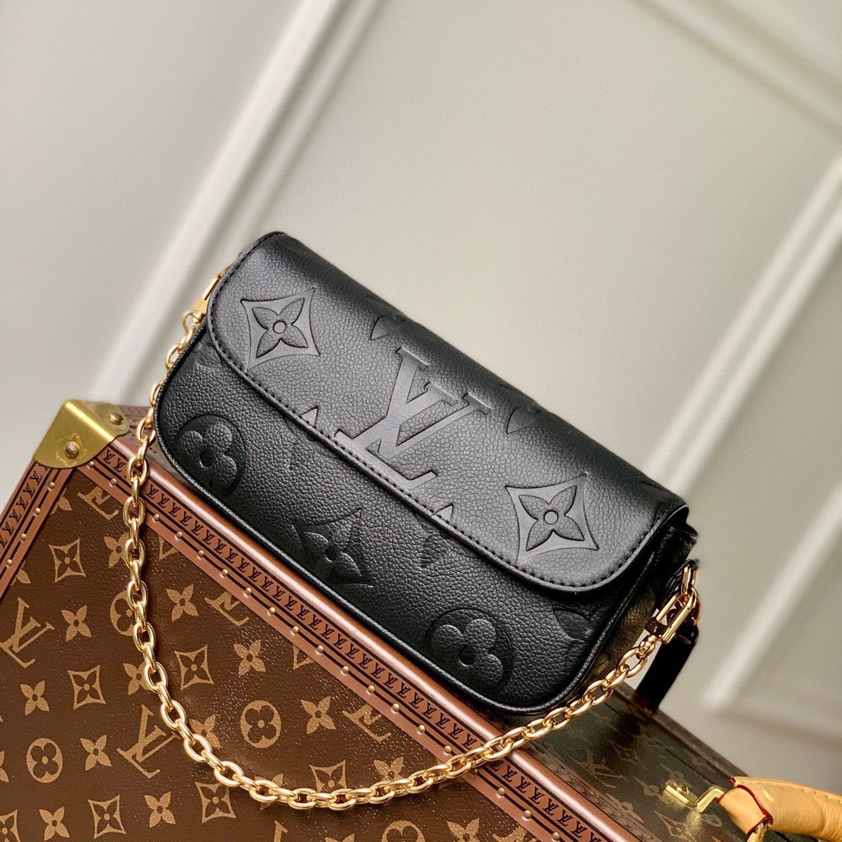 LOU IVY WALLET ON CHAIN BAG