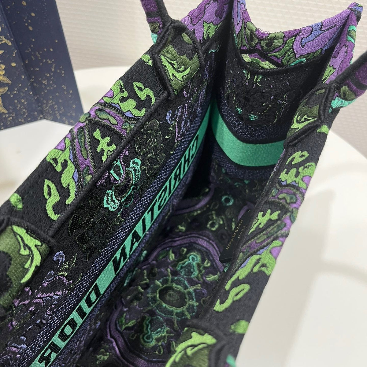 CD MEDIUM BOOK TOTE BAG