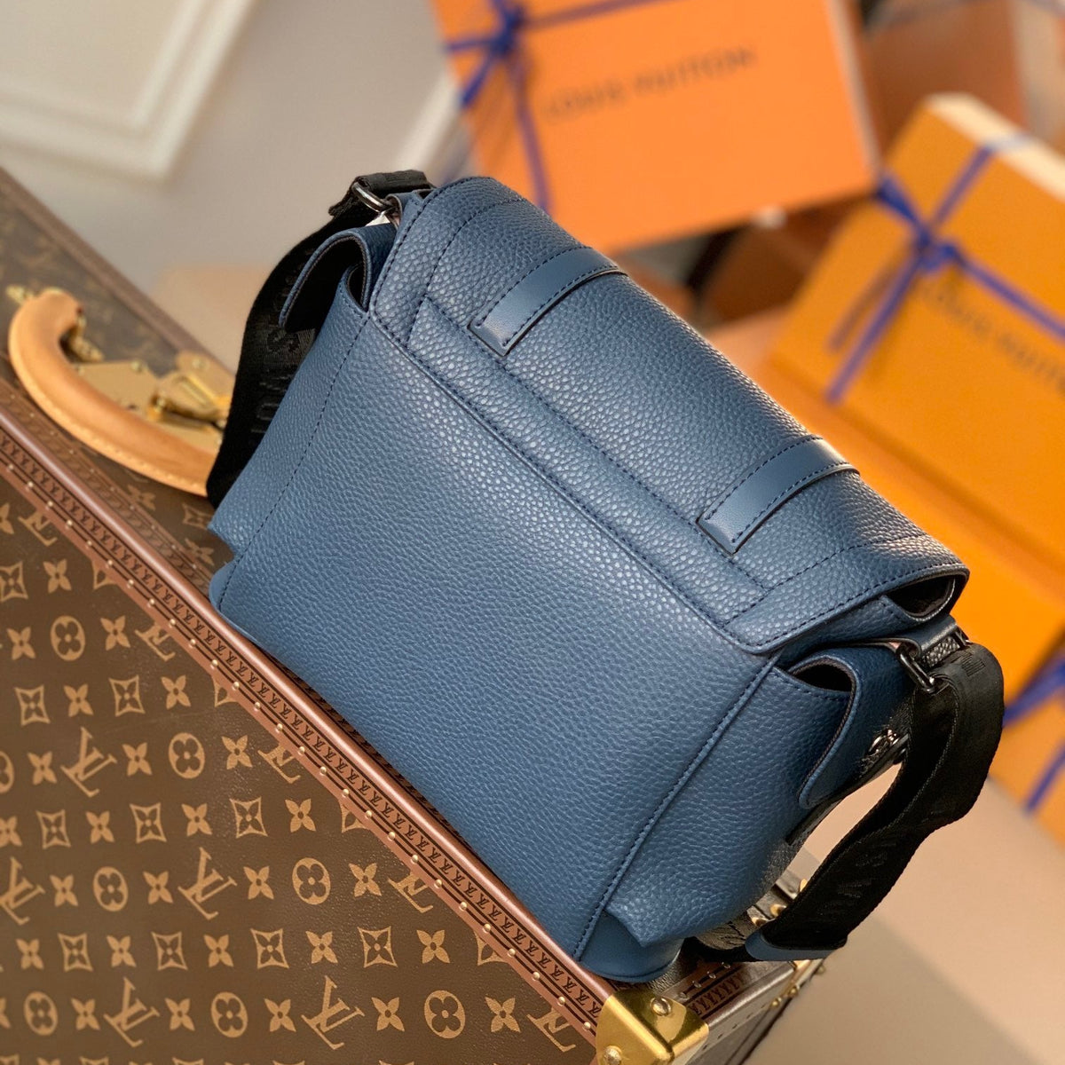 LOU CHRISTOPHER MESSENGER BAG