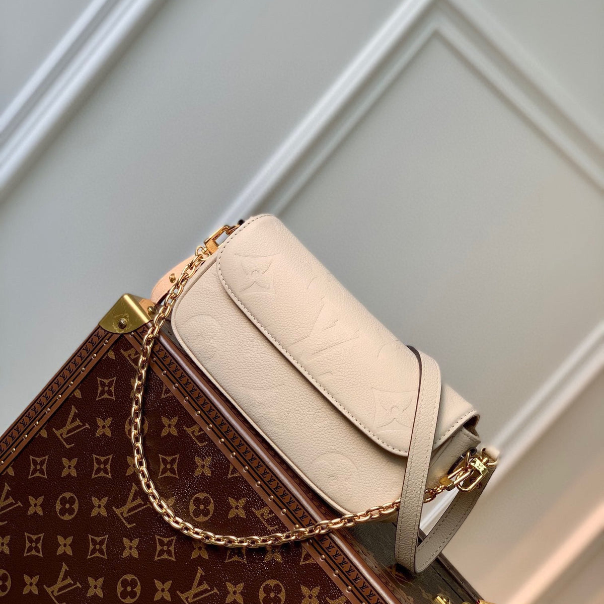 LOU IVY WALLET ON CHAIN BAG