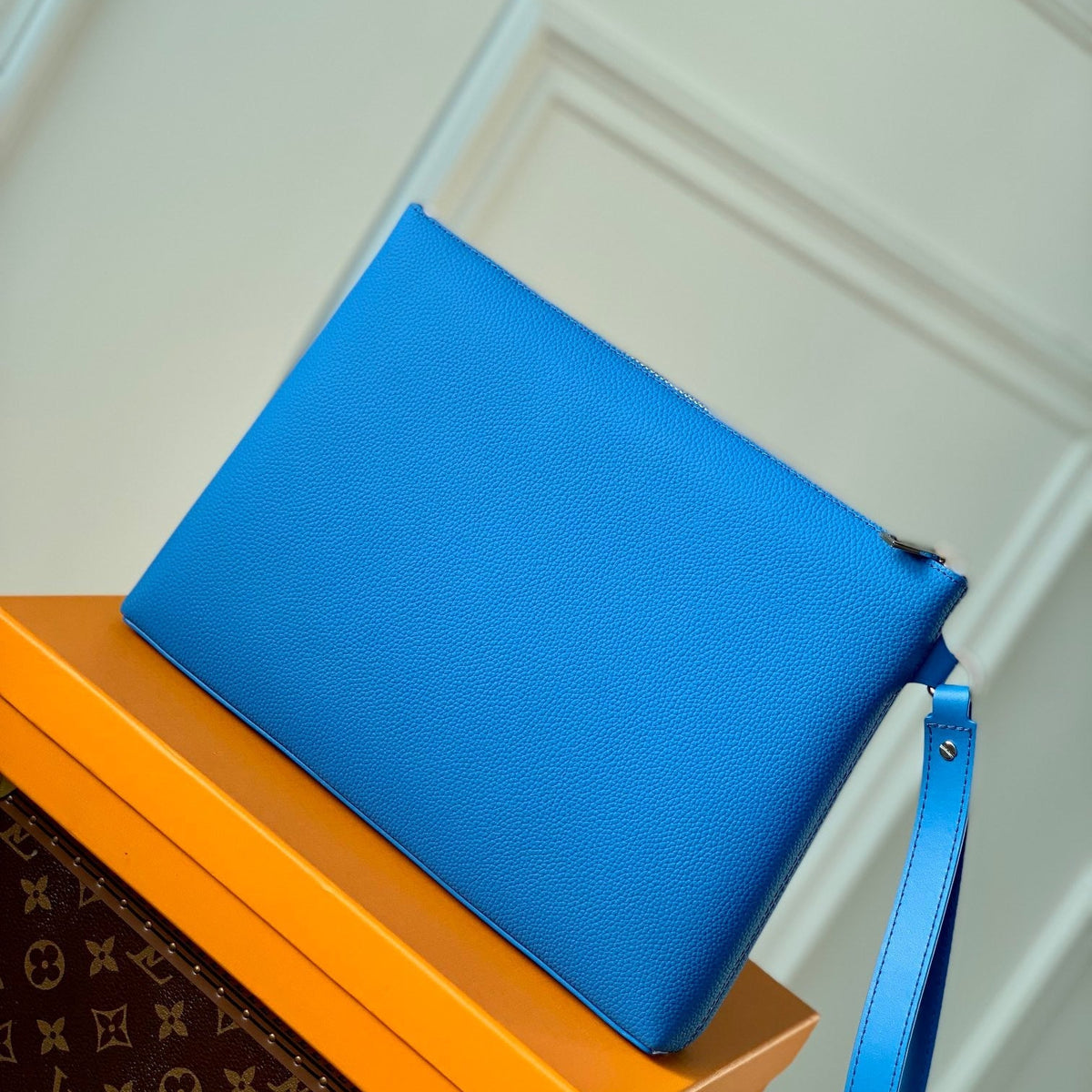 LOU TAKEOFF POUCH