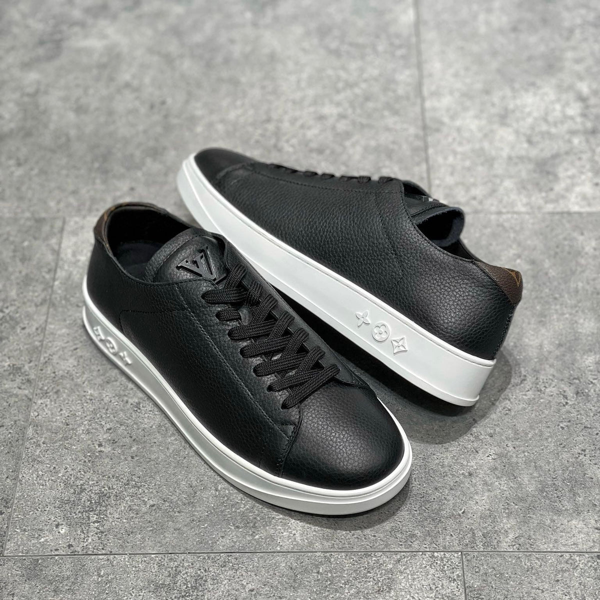 LOU RESORT TRAINERS