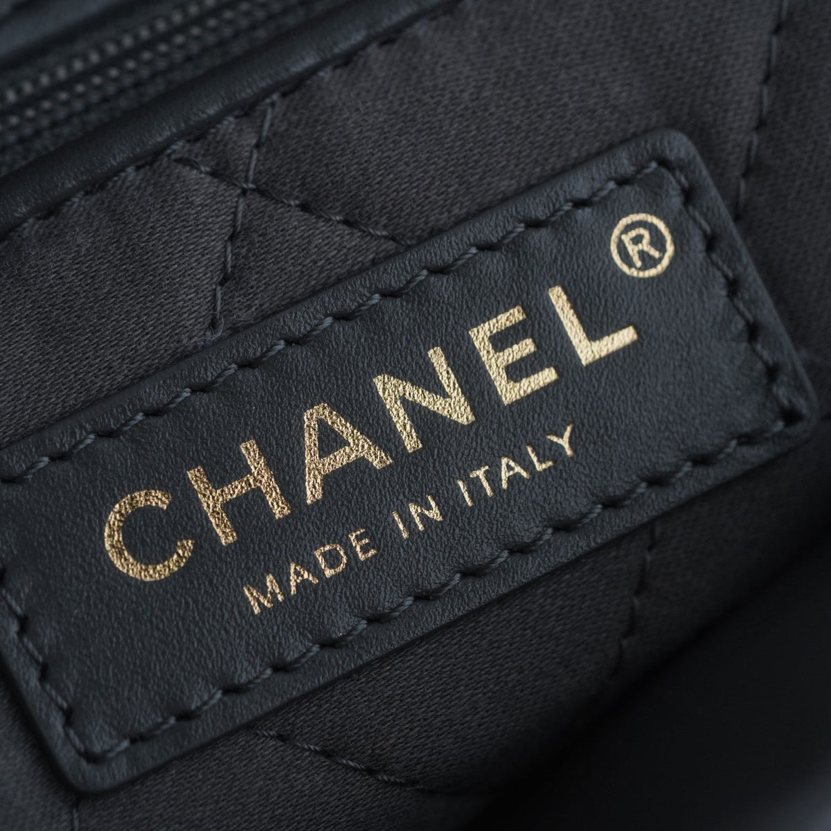 CC 22 SMALL HANDBAG