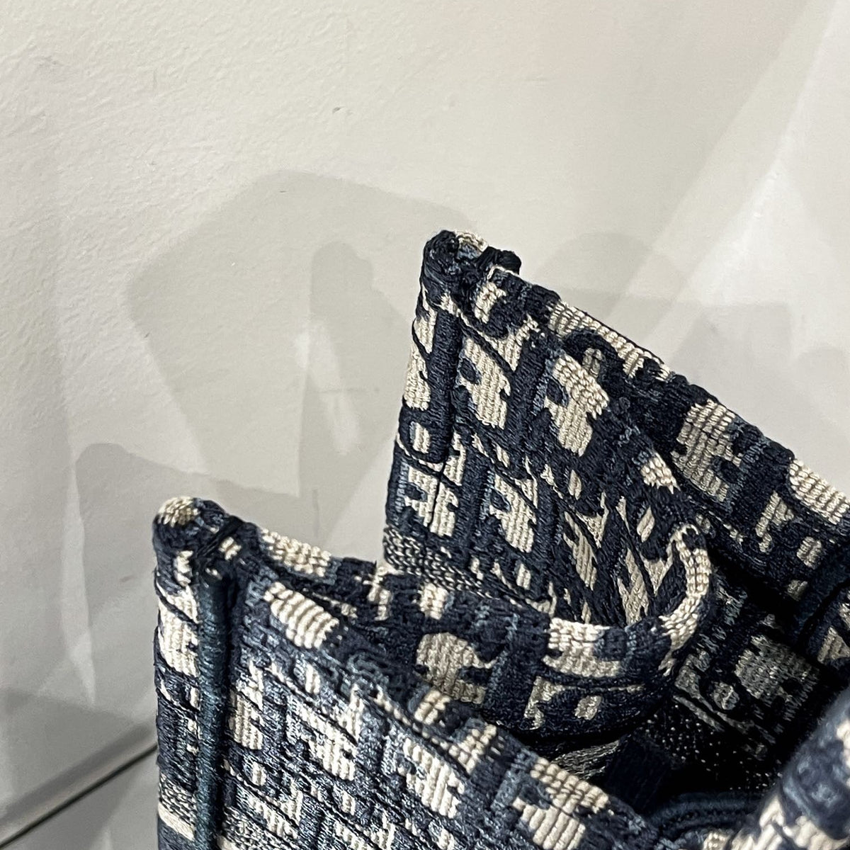 CD MEDIUM BOOK TOTE BAG