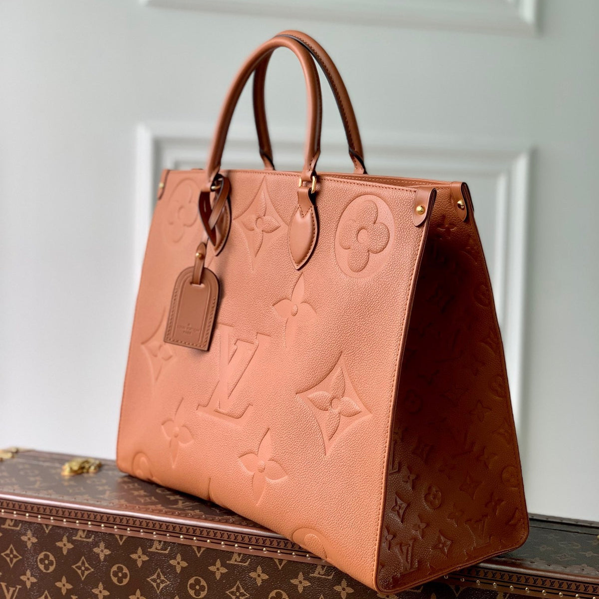 LOU ONTHEGO PM TOTE BAG