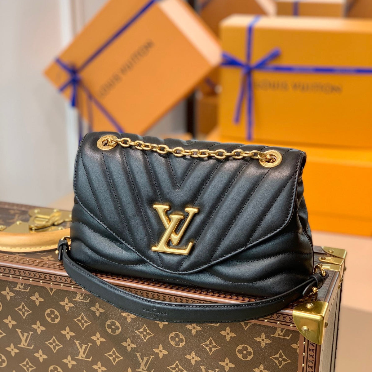 LOU NEW WAVE CHAIN BAG