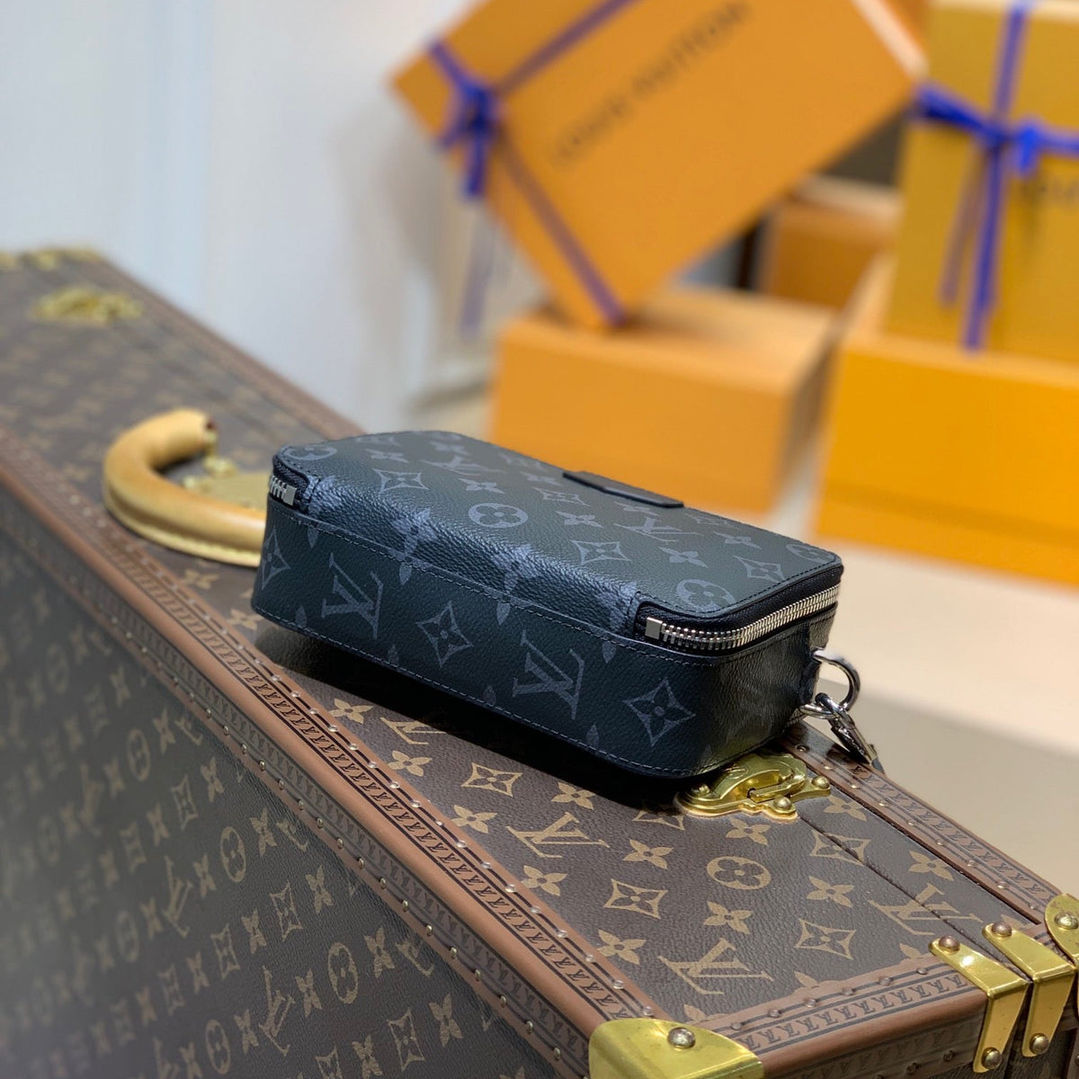 LOU ALPHA WEARABLE WALLET