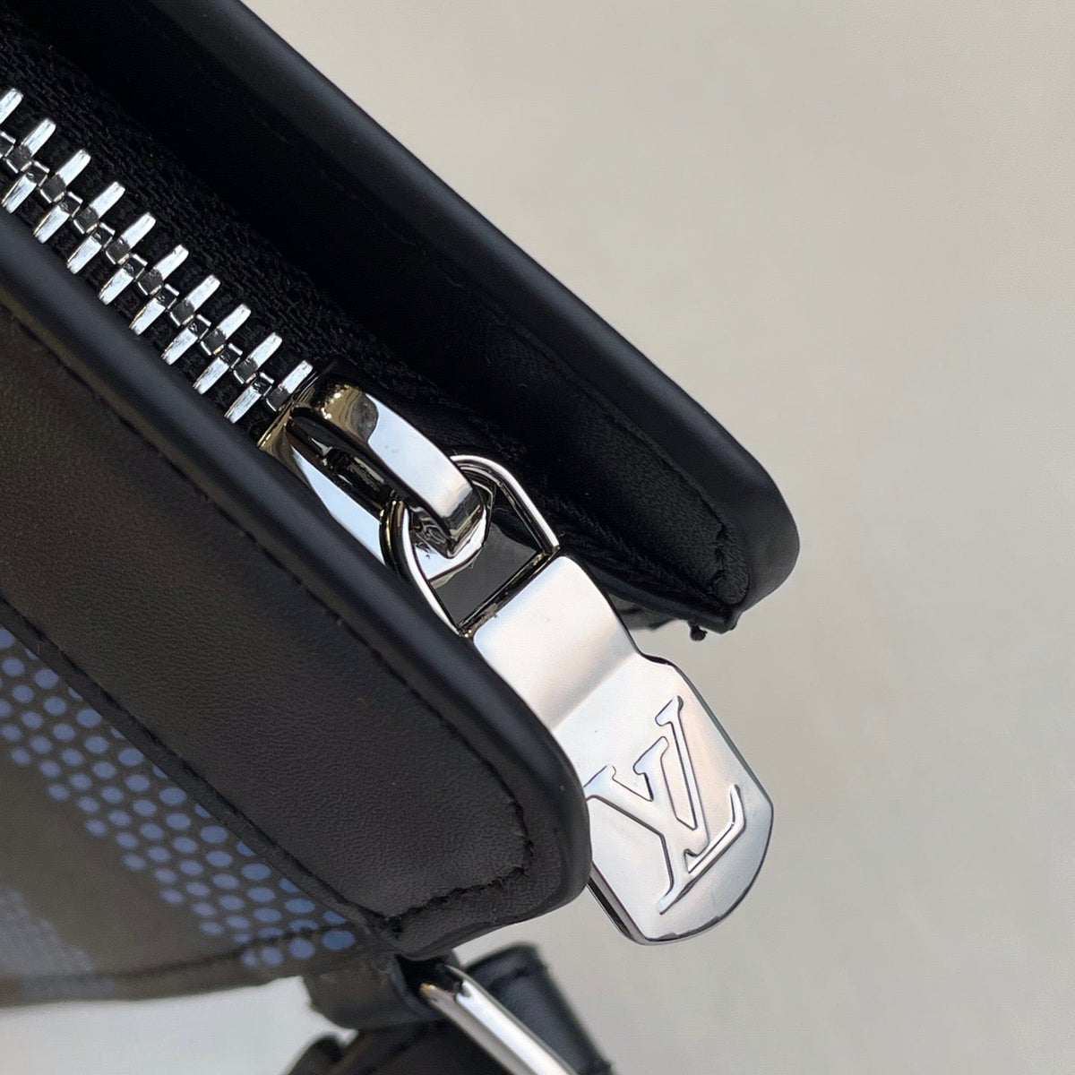 LOU POCHETTE VOYAGE MM