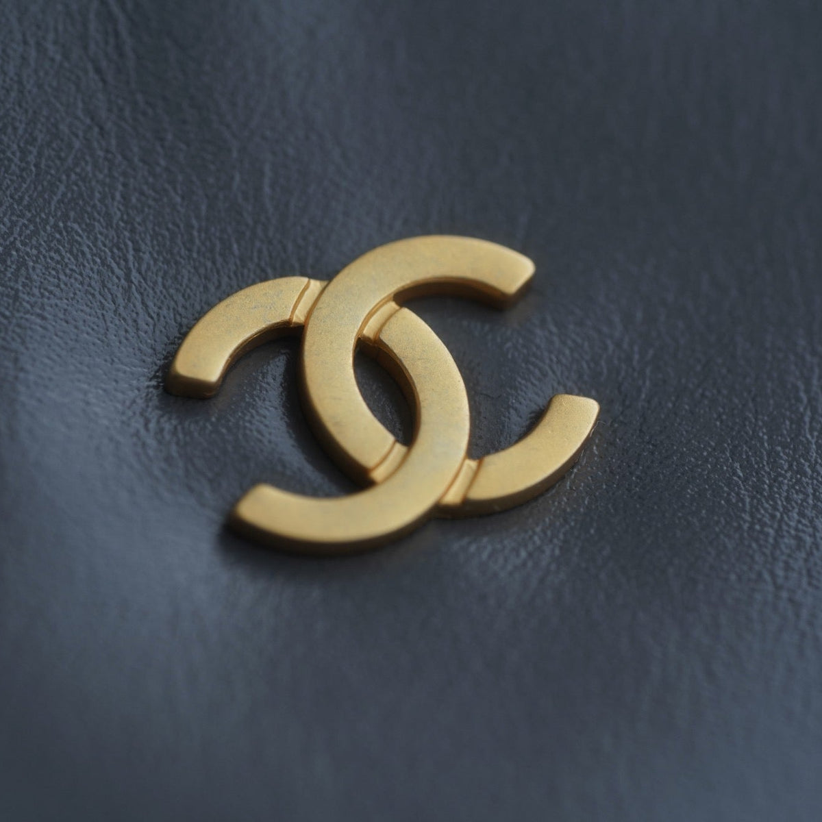 CC 22 SMALL HANDBAG