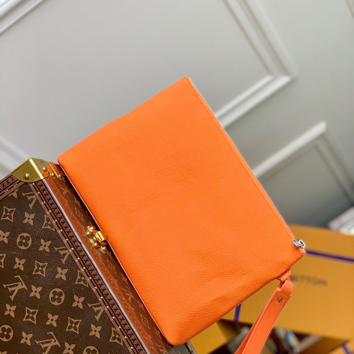 LOU TAKEOFF POUCH