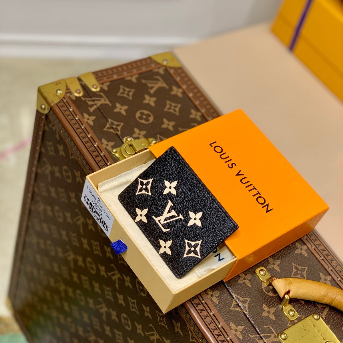 LOU CARD HOLDER