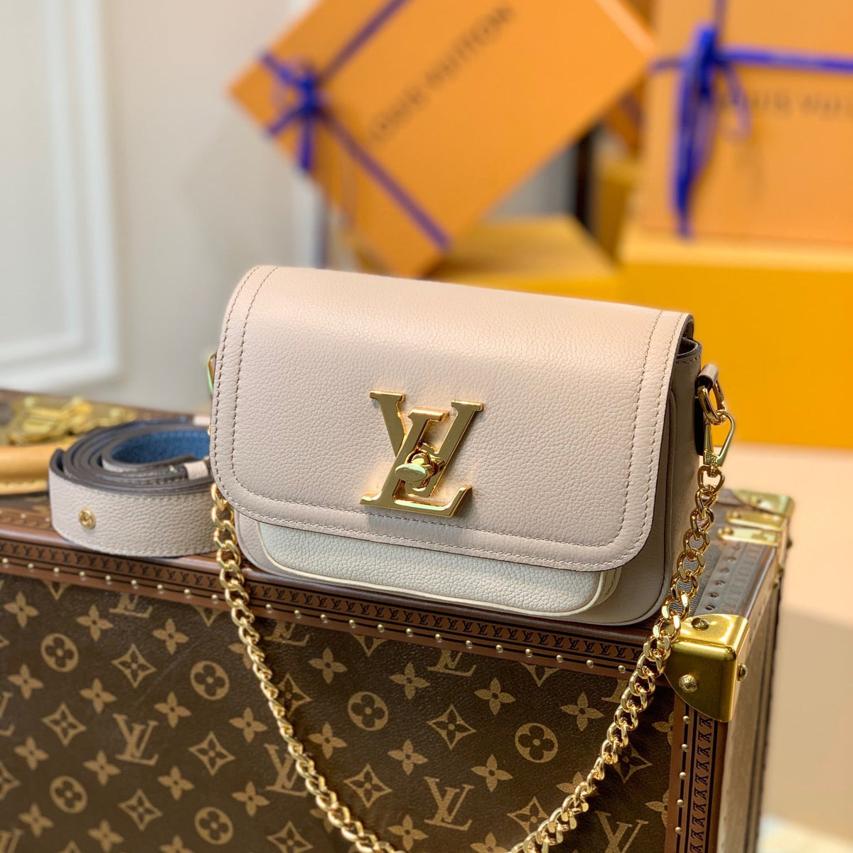 LOU LOCKME TENDER BAG