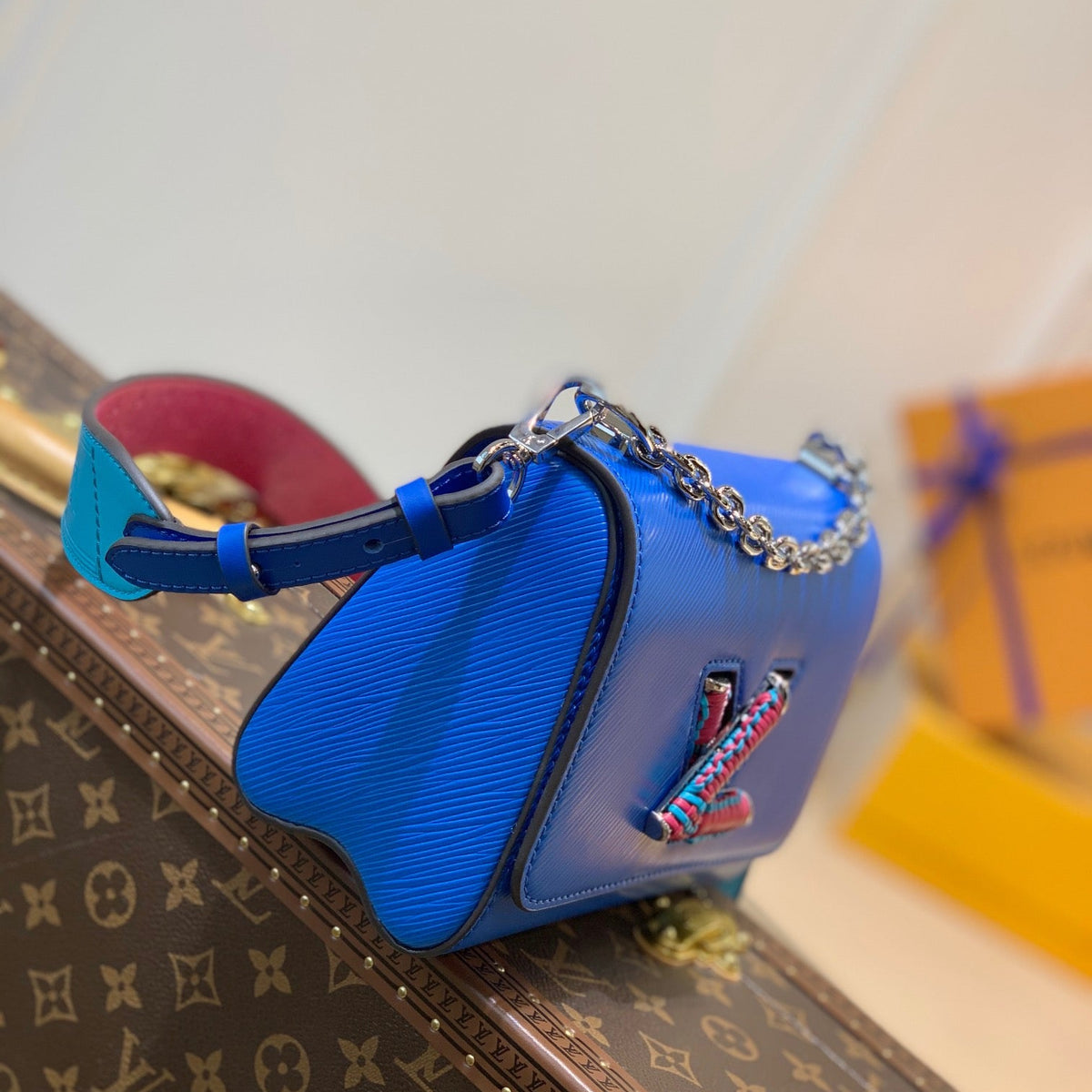 LOU TWIST PM BAG