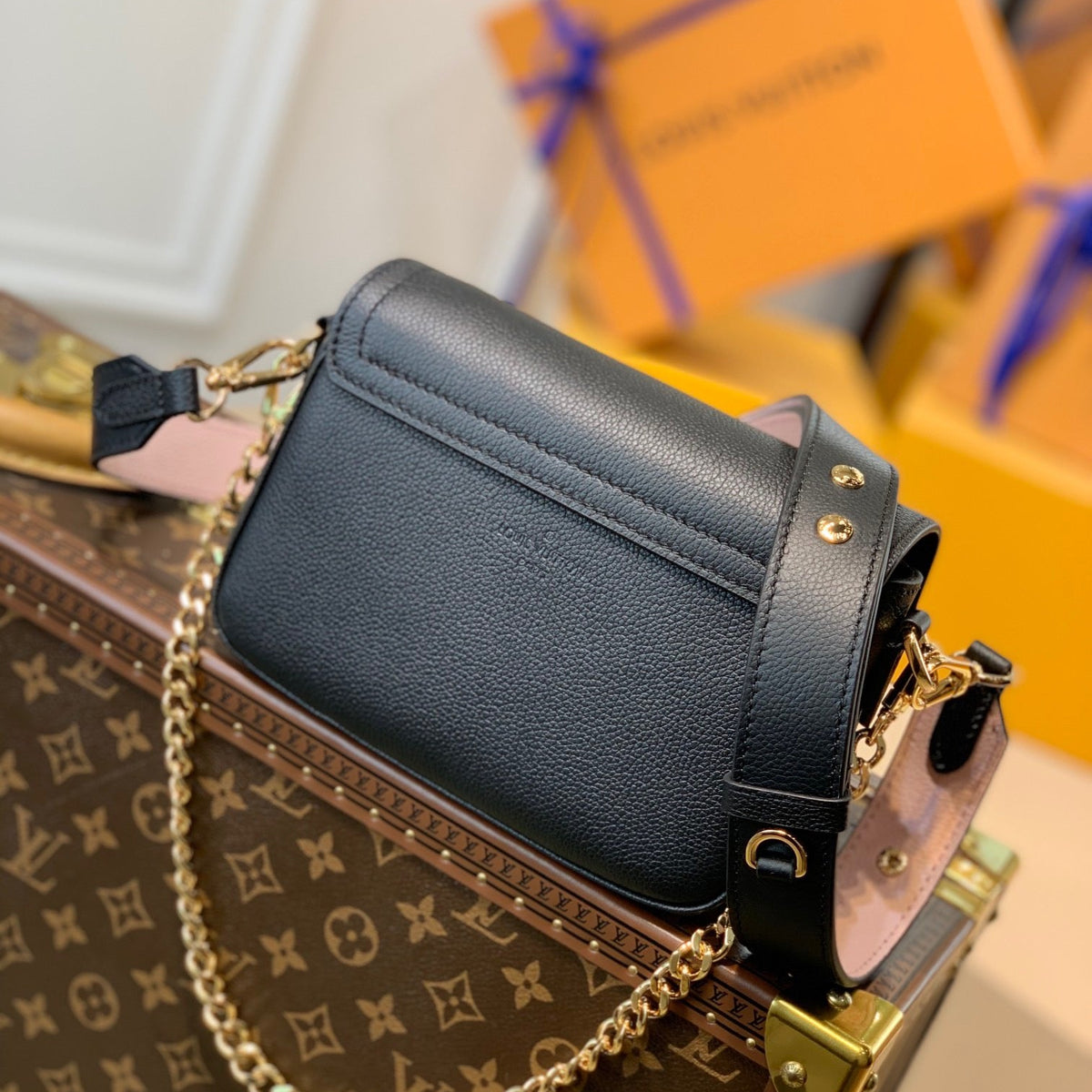 LOU LOCKME TENDER BAG