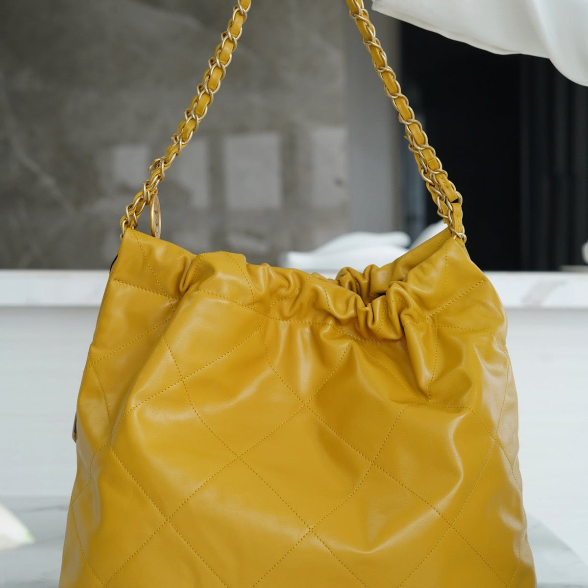 CC 22 SMALL HANDBAG