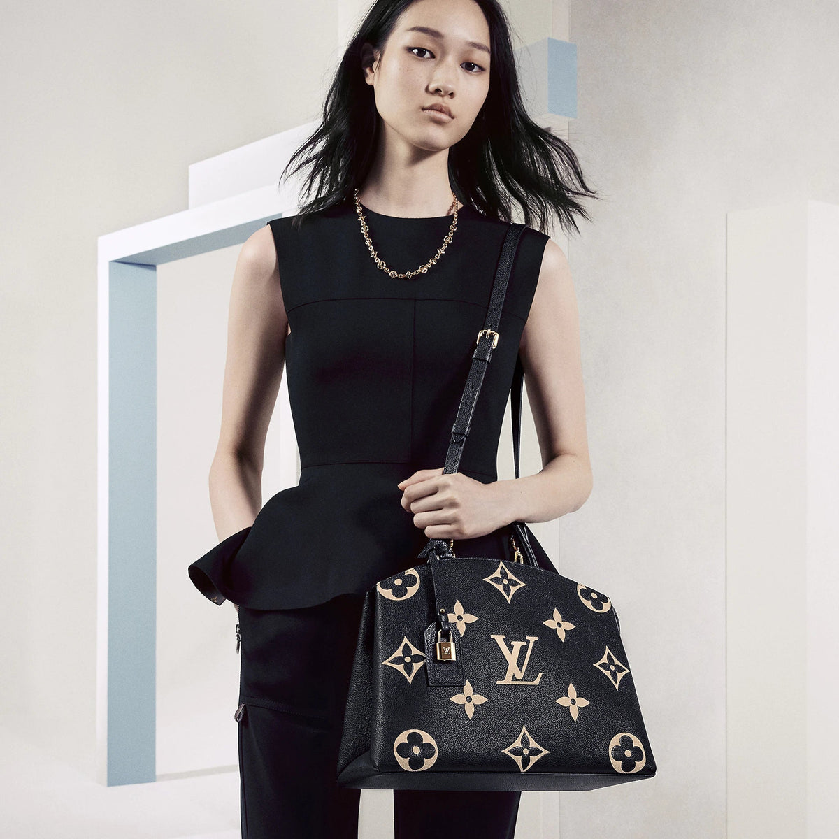 Louis Vuitton Grand Palais Black/Beige