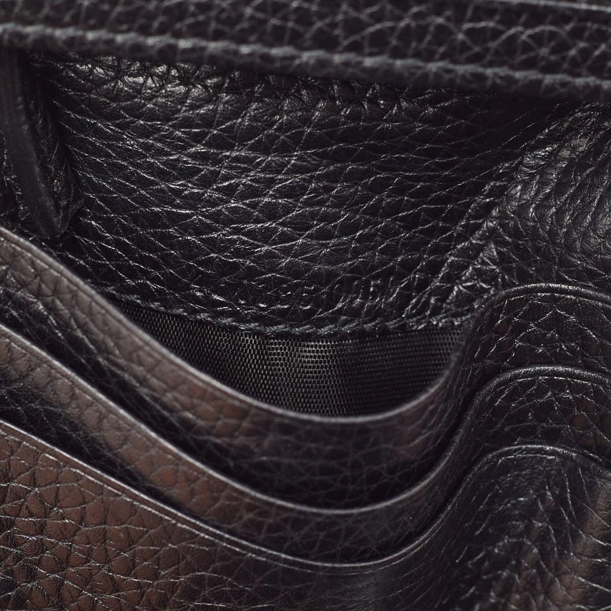 GUCCI Black Leather Bee Blind for Love Card Case
