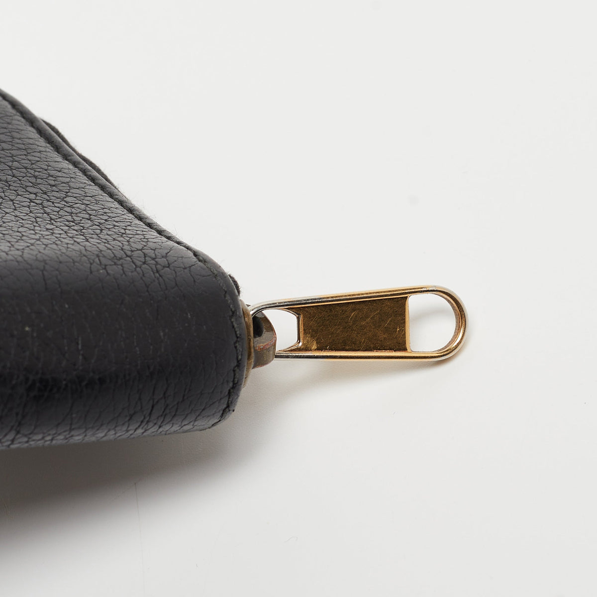 GUCCI Black Leather Logo Zip Purse