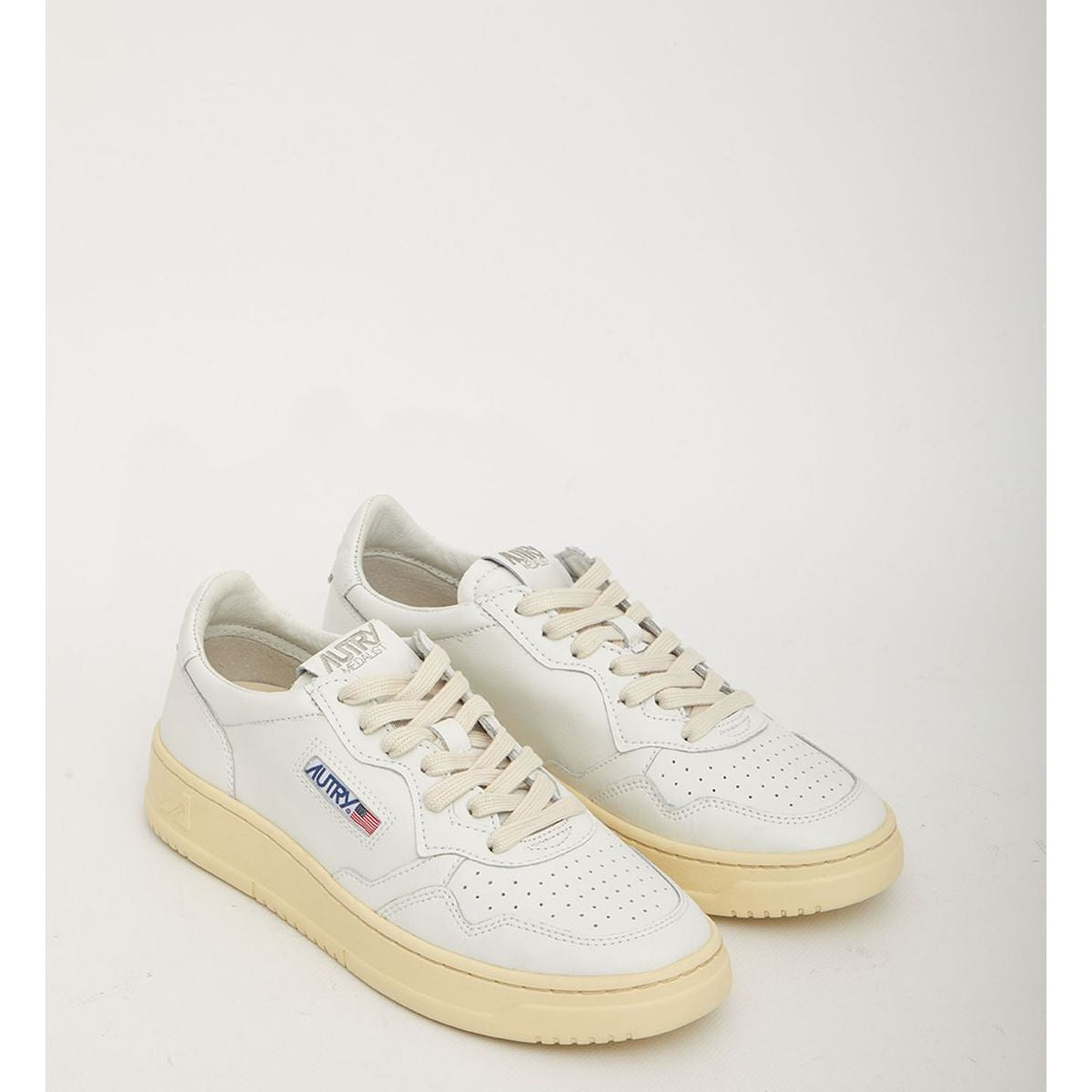 MEDALIST SNEAKERS
