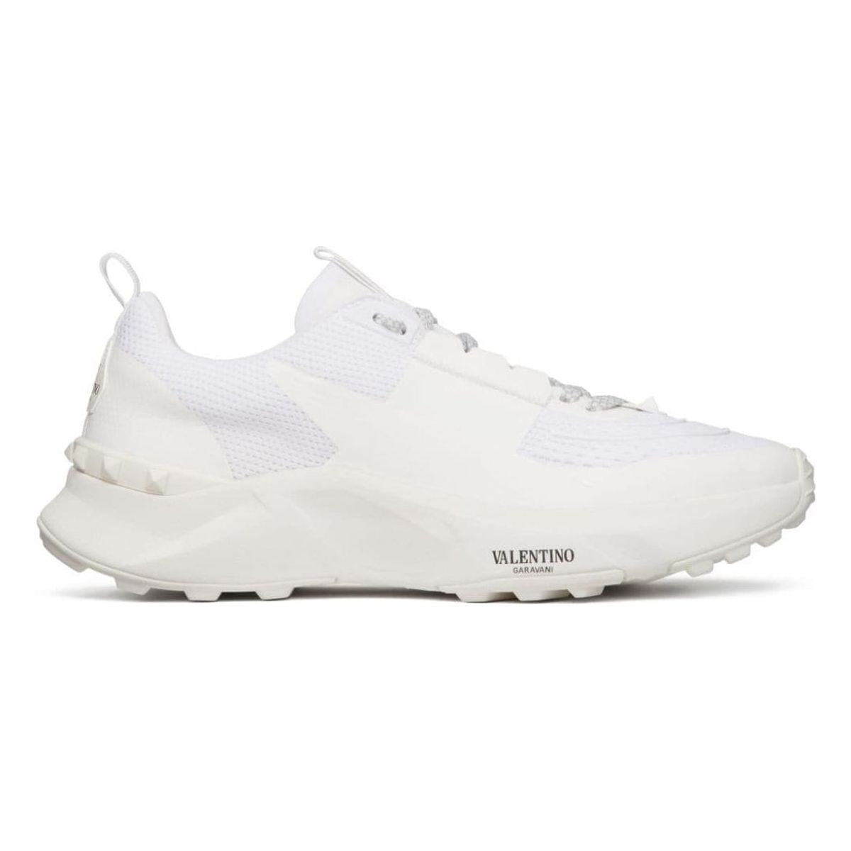 TRUE ACT SNEAKERS