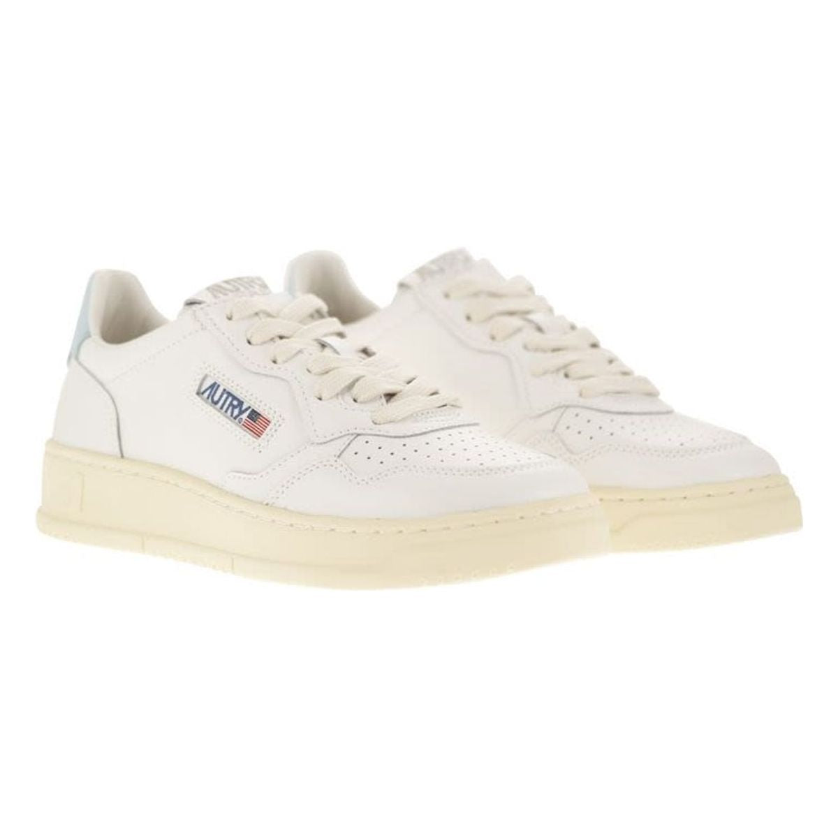 MEDALIST WHITE/LIGHT BLUE TRAINER