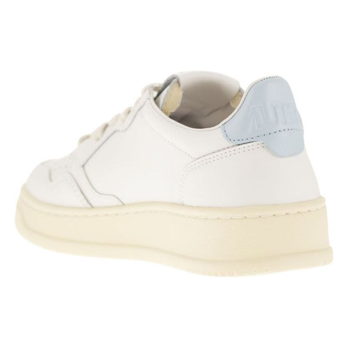 MEDALIST WHITE/LIGHT BLUE TRAINER