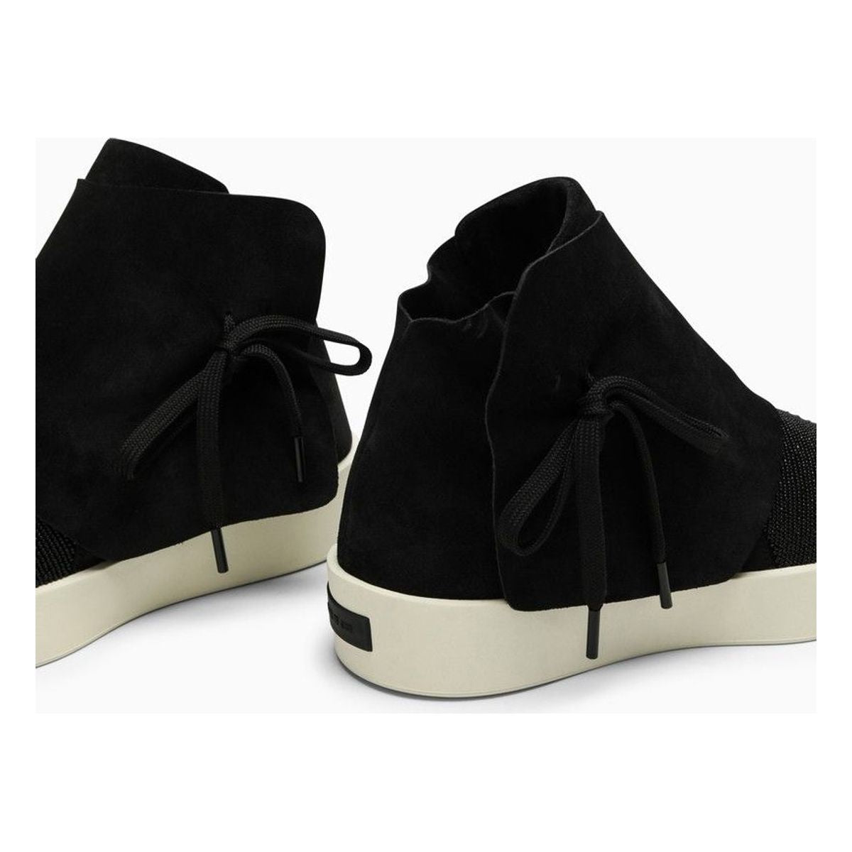 MOC HI BLACK SNEAKER