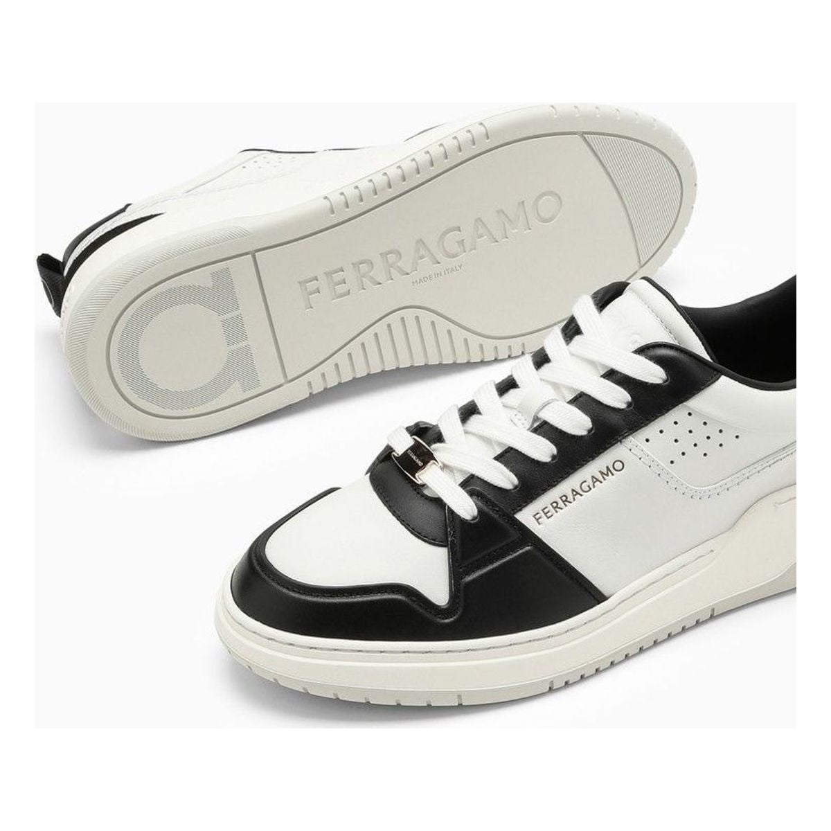 LOW BLACK/WHITE LEATHER TRAINER