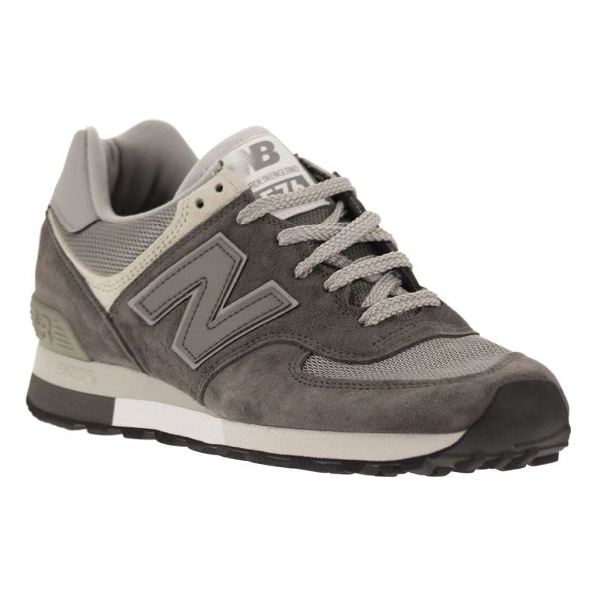 576 - SNEAKERS