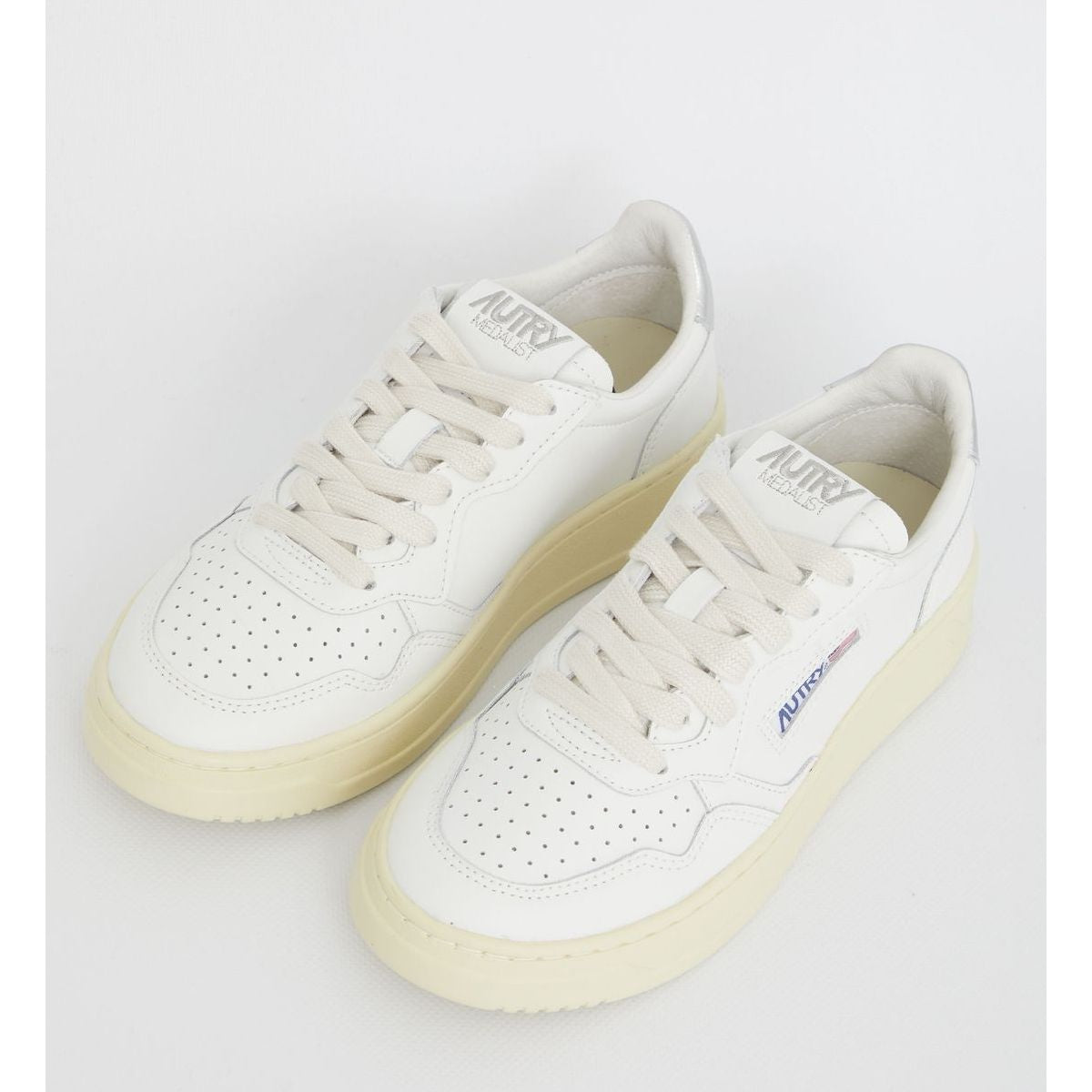 MEDALIST SNEAKERS