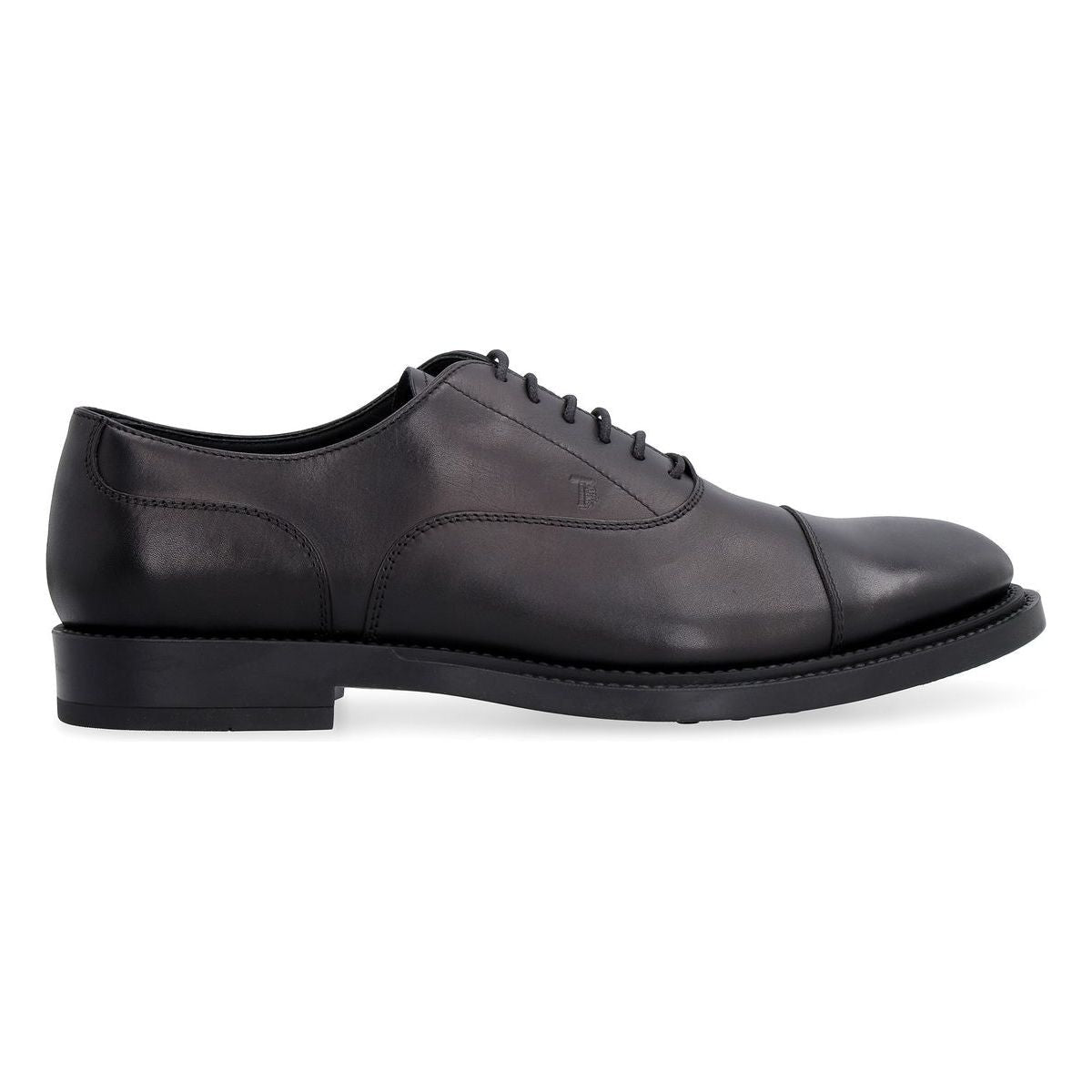 LACE-UPS IN BLACK LEATHER