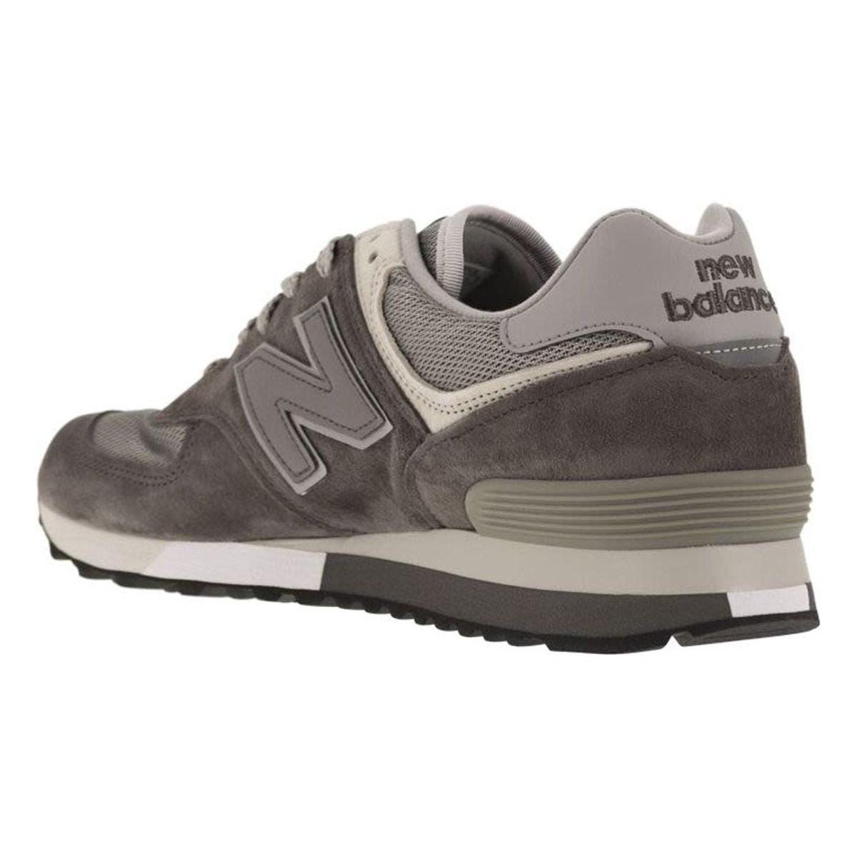 576 - SNEAKERS