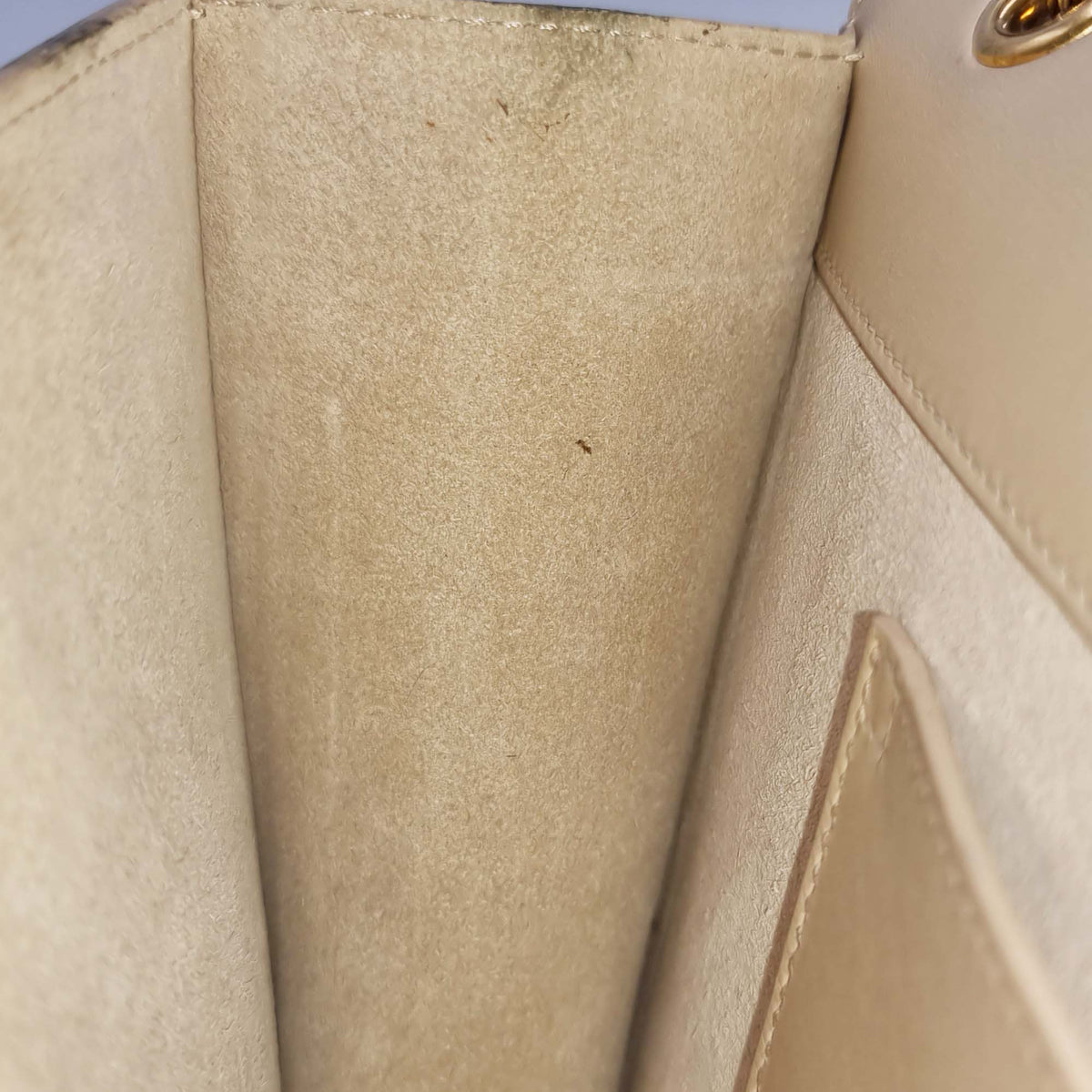 Medium Betty Flap Bag Beige