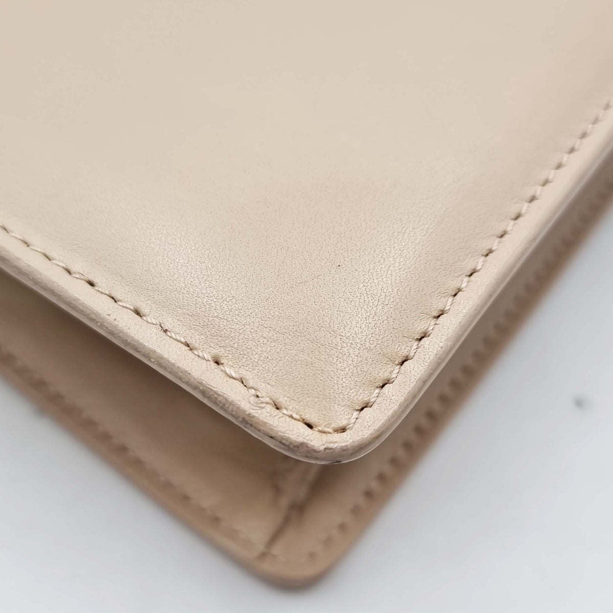 Medium Betty Flap Bag Beige